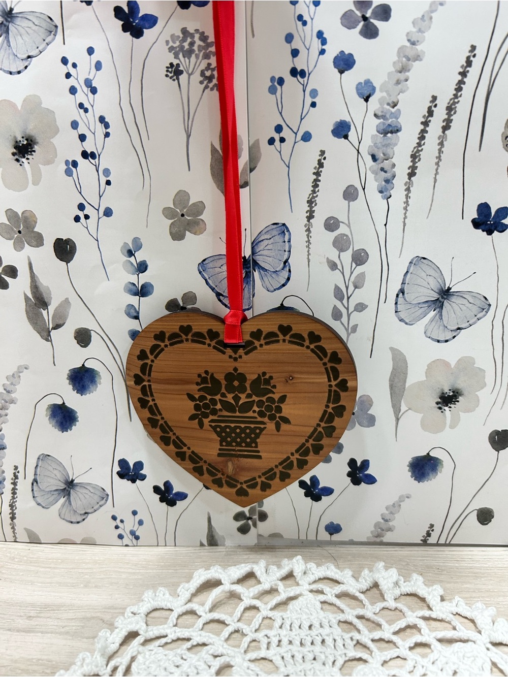 Vintage Avon Country Heart Cedar Sachet Folk Art Decor w/ Box